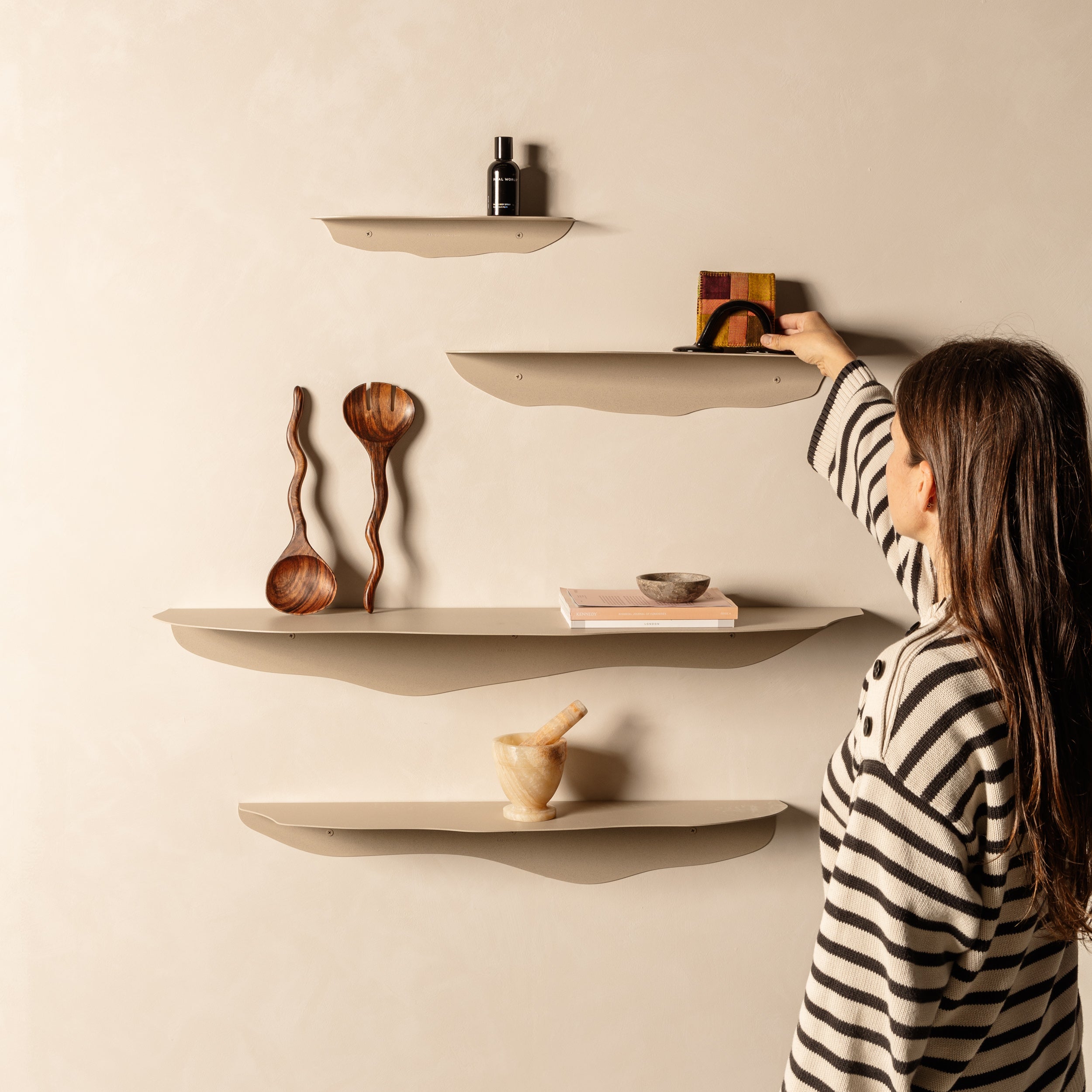 FOLD Wavy Shelf 950