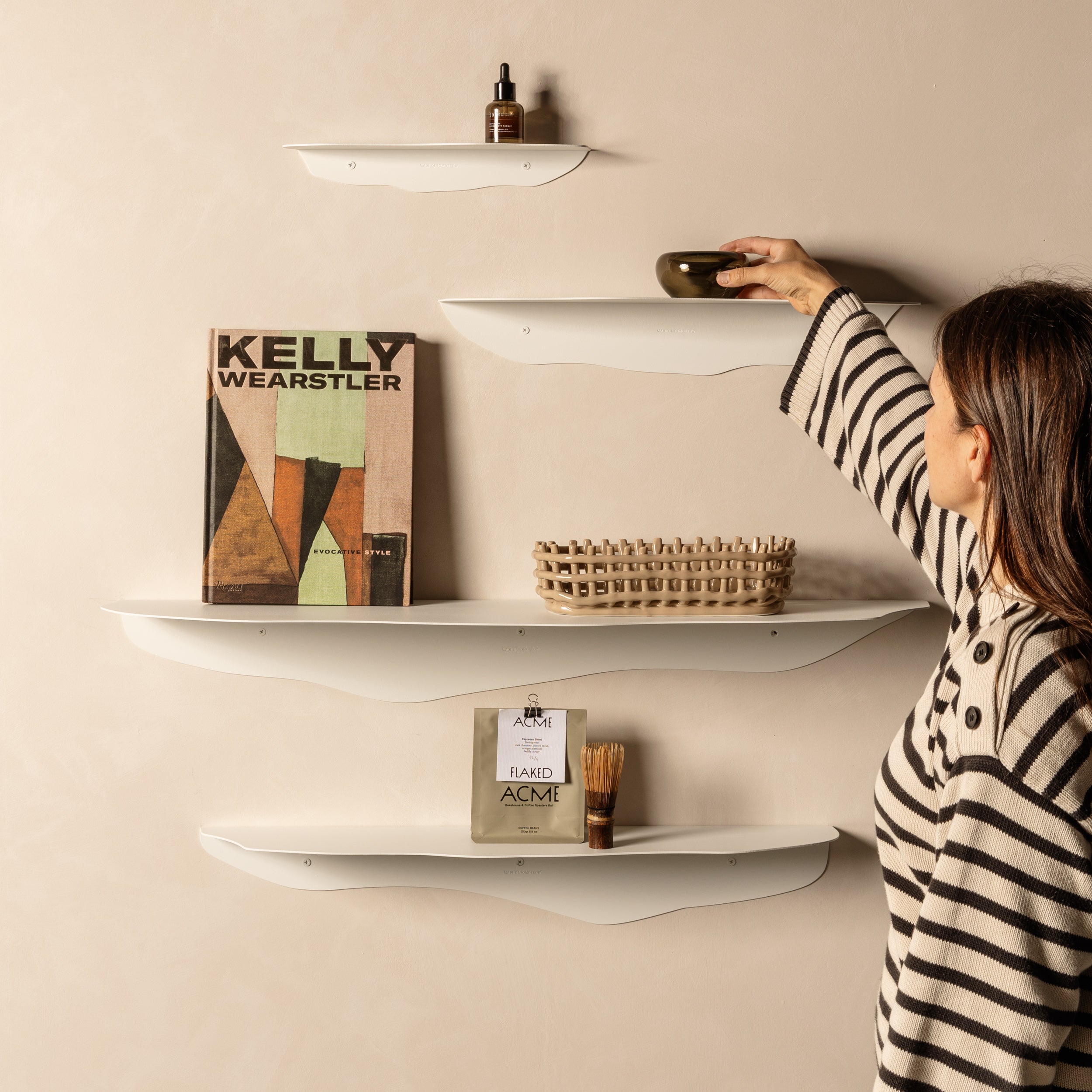 FOLD Wavy Shelf 950